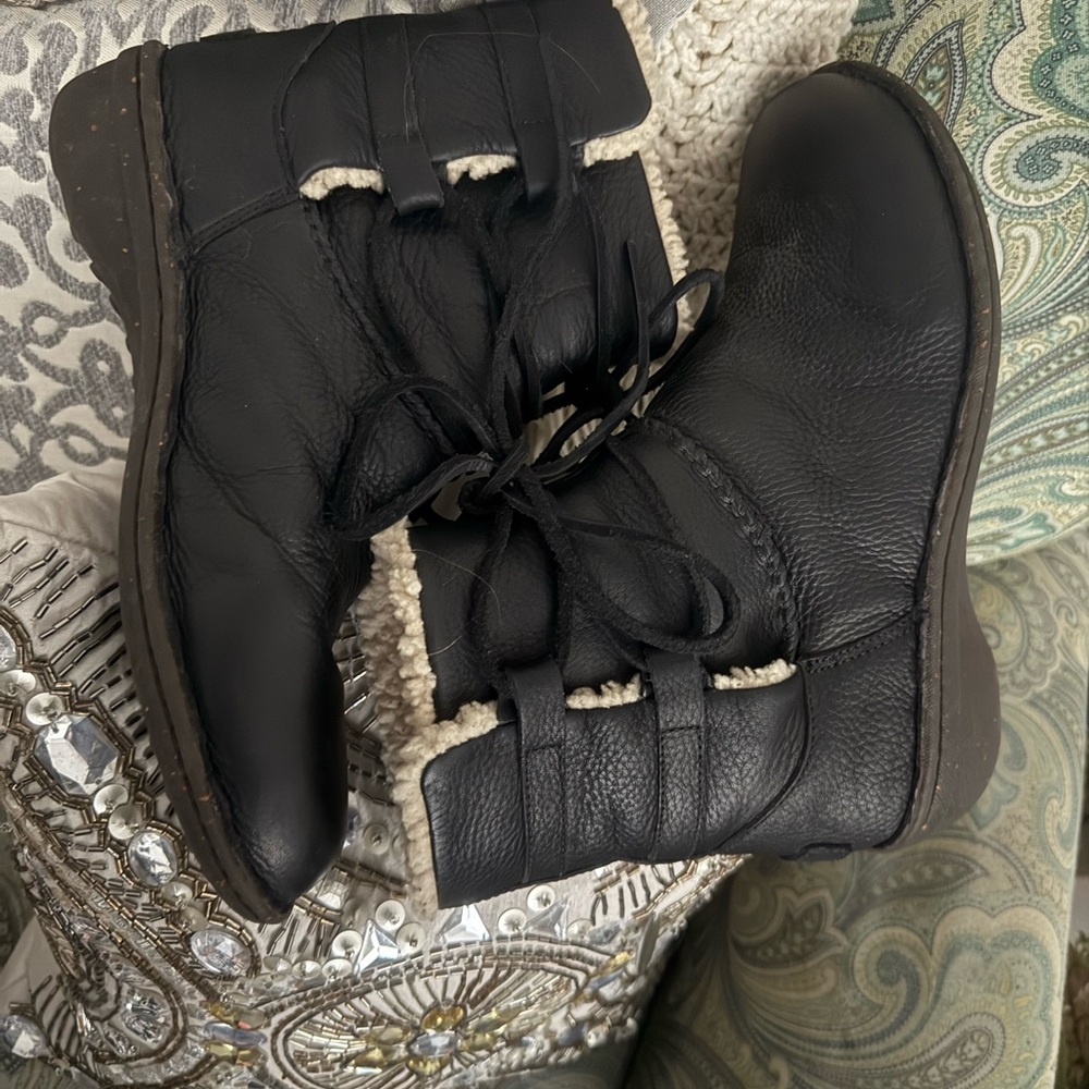Ugg Black Leather Boots with Cream Lining